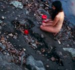 na Mendieta, Corazón de roca con sangre, 1975. Film Super 8 © The Estate of Ana Mendieta Collection, LLC. Cortesía Galerie Lelong & Co.