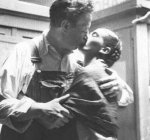 1933, Frida y Diego besándose en New Workers School, Nueva York
