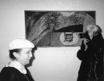 Louise Bourgeois y Andy Warhol en 1987. Photo: Baird Jones.