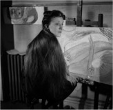 Louise Bourgeois en su estudio de Nueva York, 1946