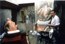 Leigh Bowery posando para 'Hombre desnudo de espaldas', 1992, fotografiado por Bruce Bernard
