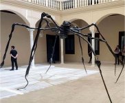 La escultura Spider (Araña), realizada por Bourgeois en 1996, instalada en el patio central del Palacio de Buenavista. Collection The Easton Foundation Foto: Pablo Asenjo © The Easton Foundation / Licensed by VEGAP, Madrid, 2015