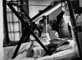 Frida pintando en la cama, 1951