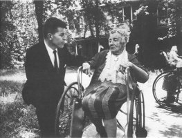 Alice en 1951 con Oliver Jensen, socio de Picture Press.