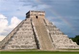 La pirámide principal de Chichén Itzá, sitio arqueológico maya en el sureste mexicano