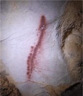 Una de las figuras encontradas en la cueva Áurea, en Cantabria.