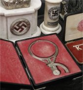 Algunas de las piezas nazis recuperadas por la Policía Federal Argentina